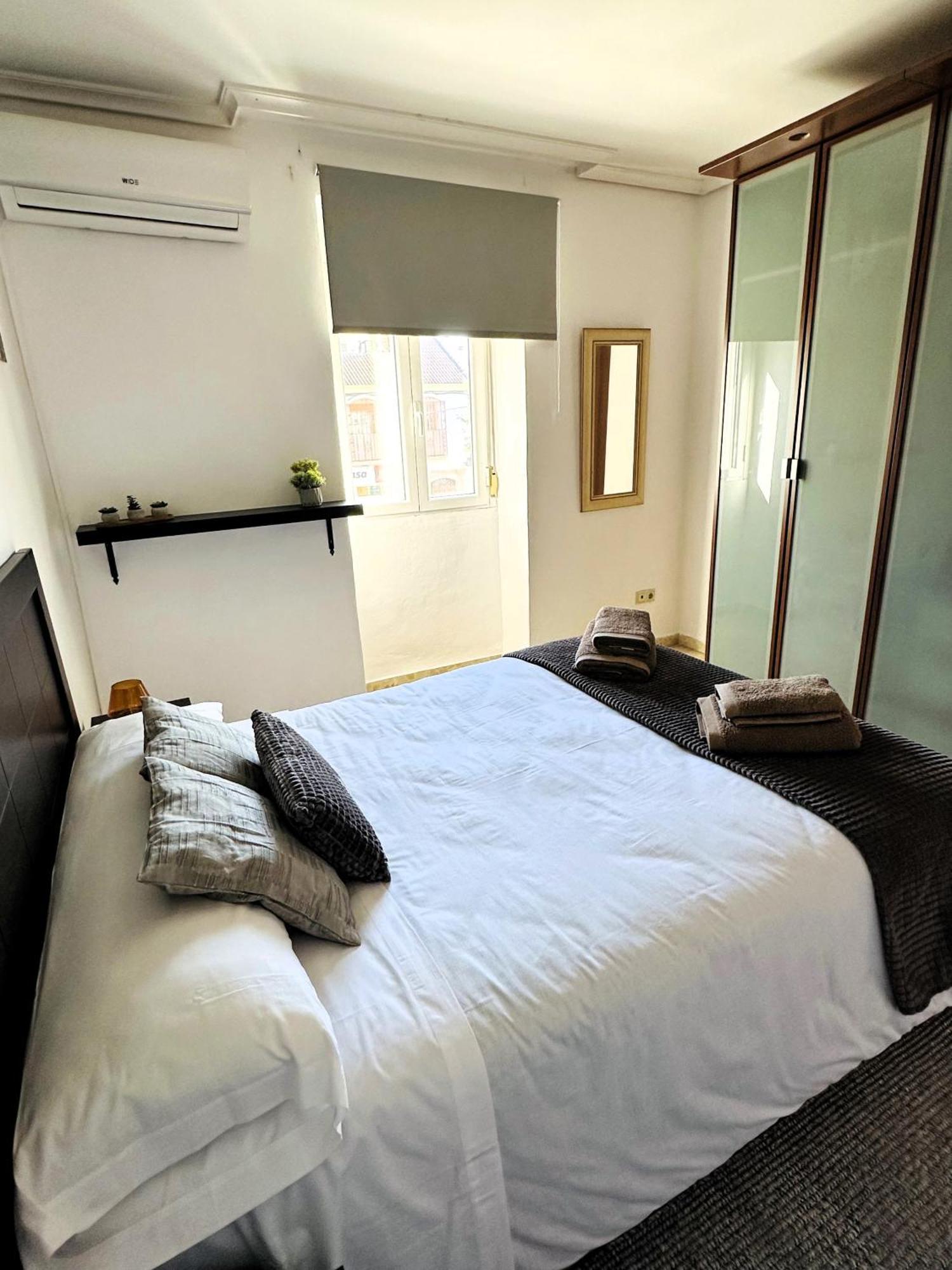 Apartamento Polvora, Junto Al Puente Romano Cordoba Luaran gambar