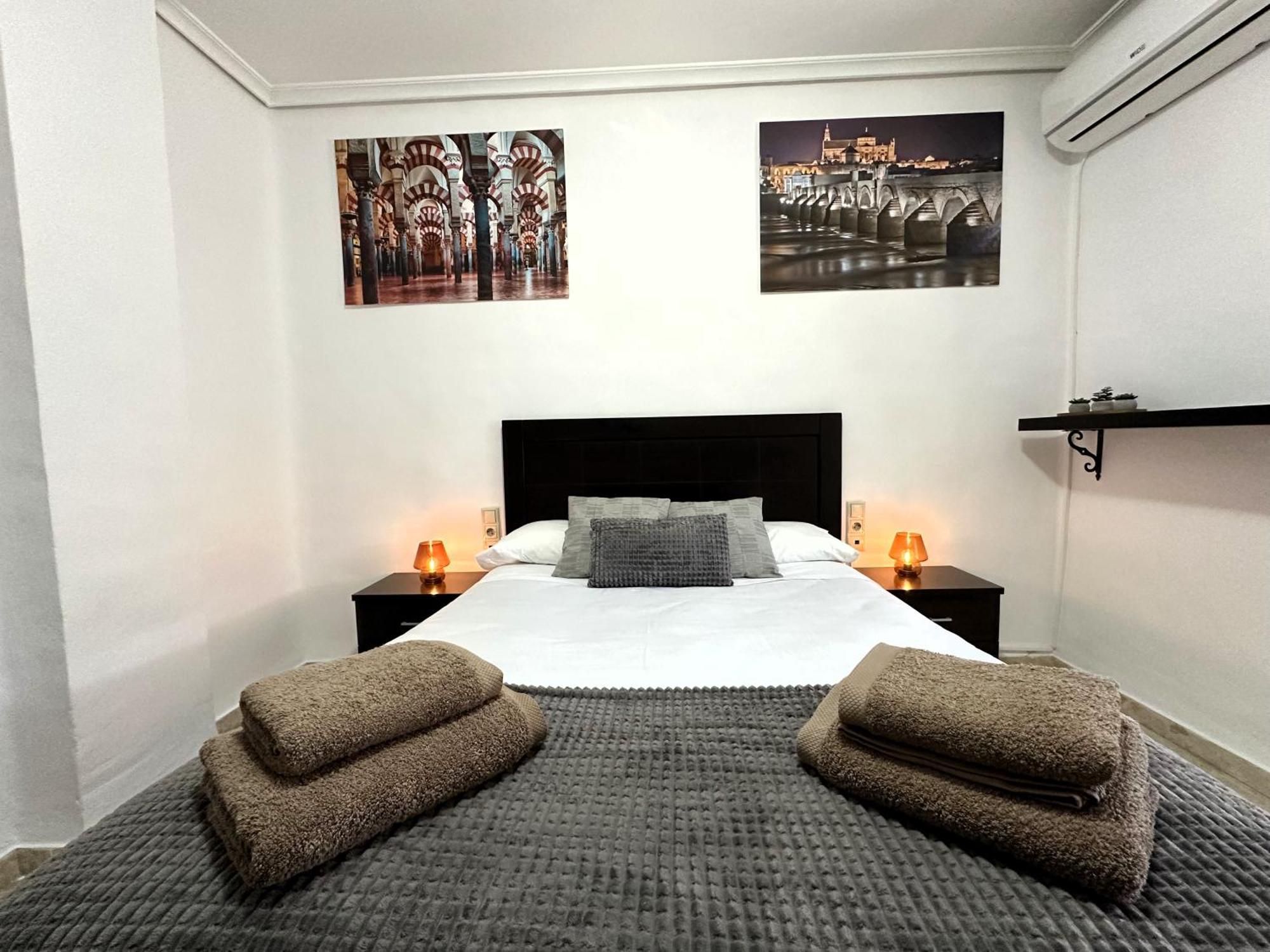 Apartamento Polvora, Junto Al Puente Romano Cordoba Luaran gambar
